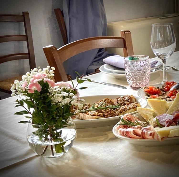 Agriturismo Is Conchisceddas Gonnosfanàdiga Eksteriør billede