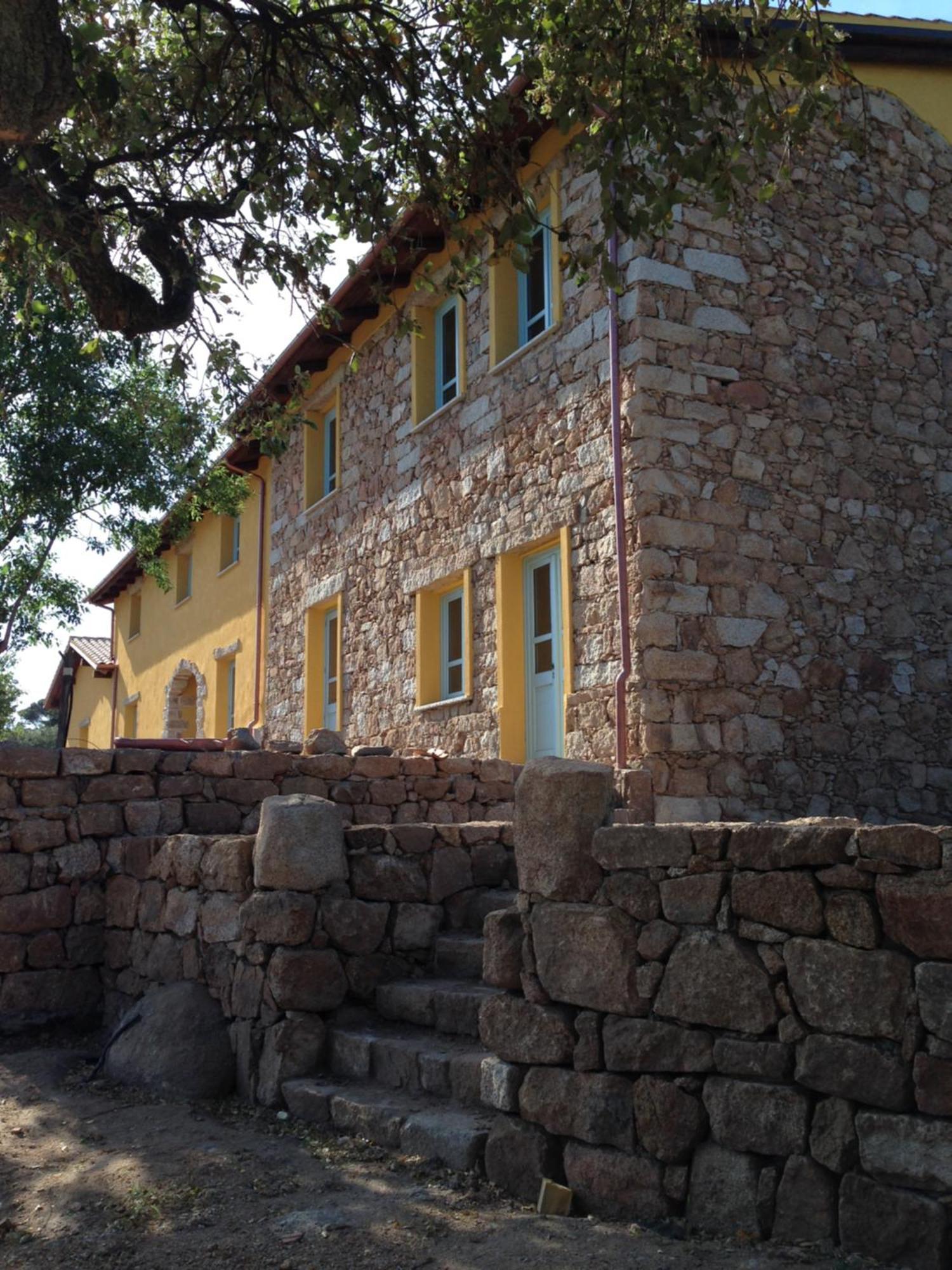 Agriturismo Is Conchisceddas Gonnosfanàdiga Eksteriør billede